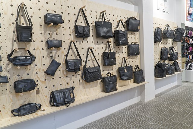 Bolsos neumaticos reciclados deals